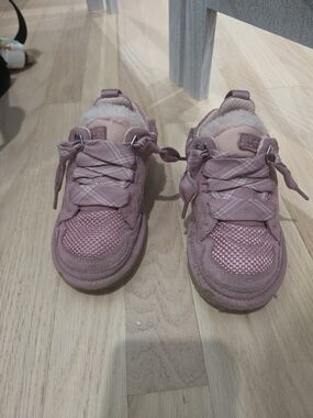 UGG Little Kids Lowmel Fleece-Lined Sneakers